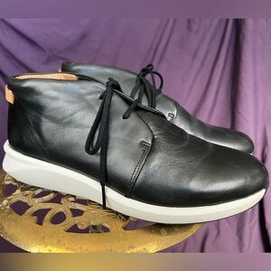 Clarks Un Rio Mid Ladies Low Top Sneakers